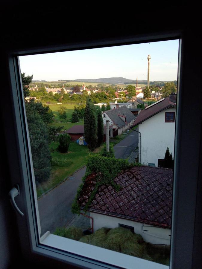Apartman Police Nad Metuji Lejlighed Eksteriør billede