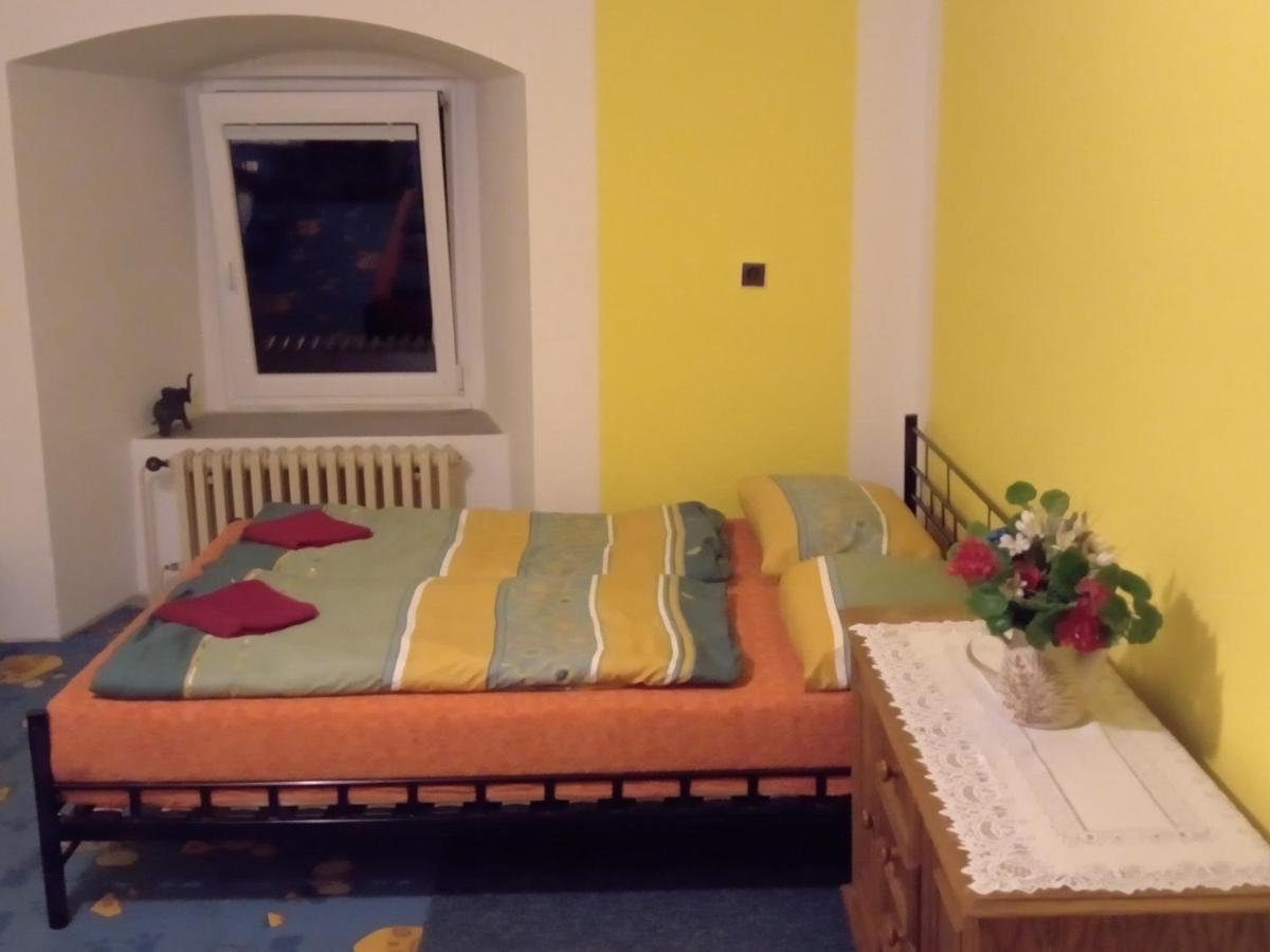 Apartman Police Nad Metuji Lejlighed Eksteriør billede