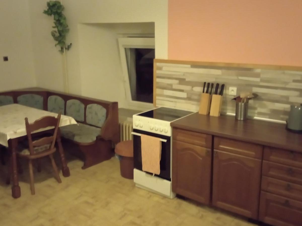 Apartman Police Nad Metuji Lejlighed Eksteriør billede